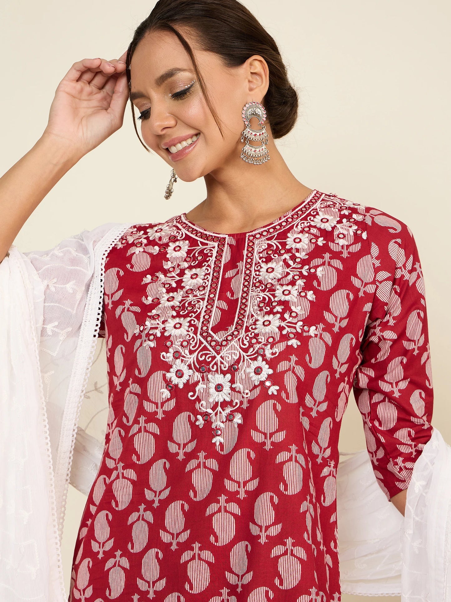 winered-woman-maroon-embriodered-kurta-set-with-dupatta