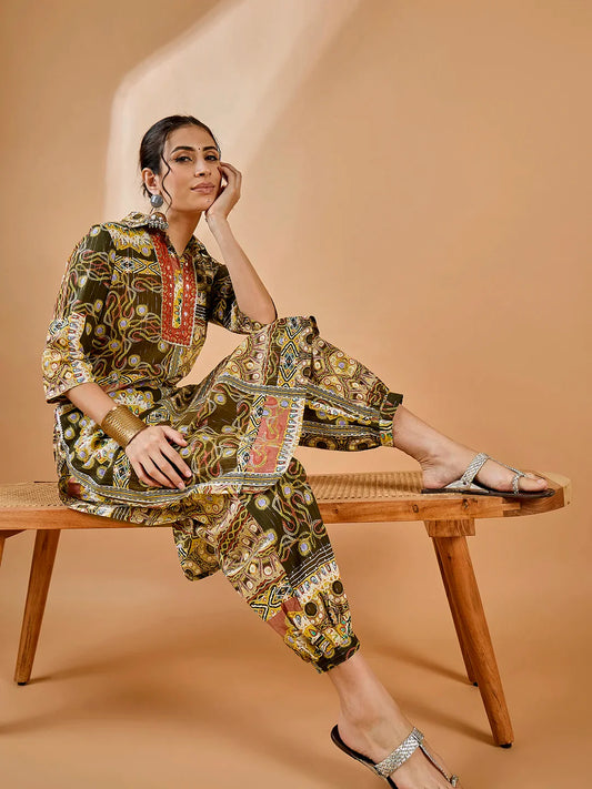 winered-women-embriodered-pathani-kurta-set