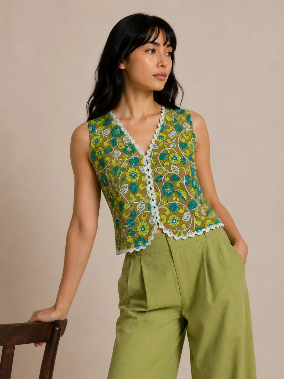 Women's Floral Print Sleeveless V-Neck Waistcoat Top | Buttonless Crop Vest for Women