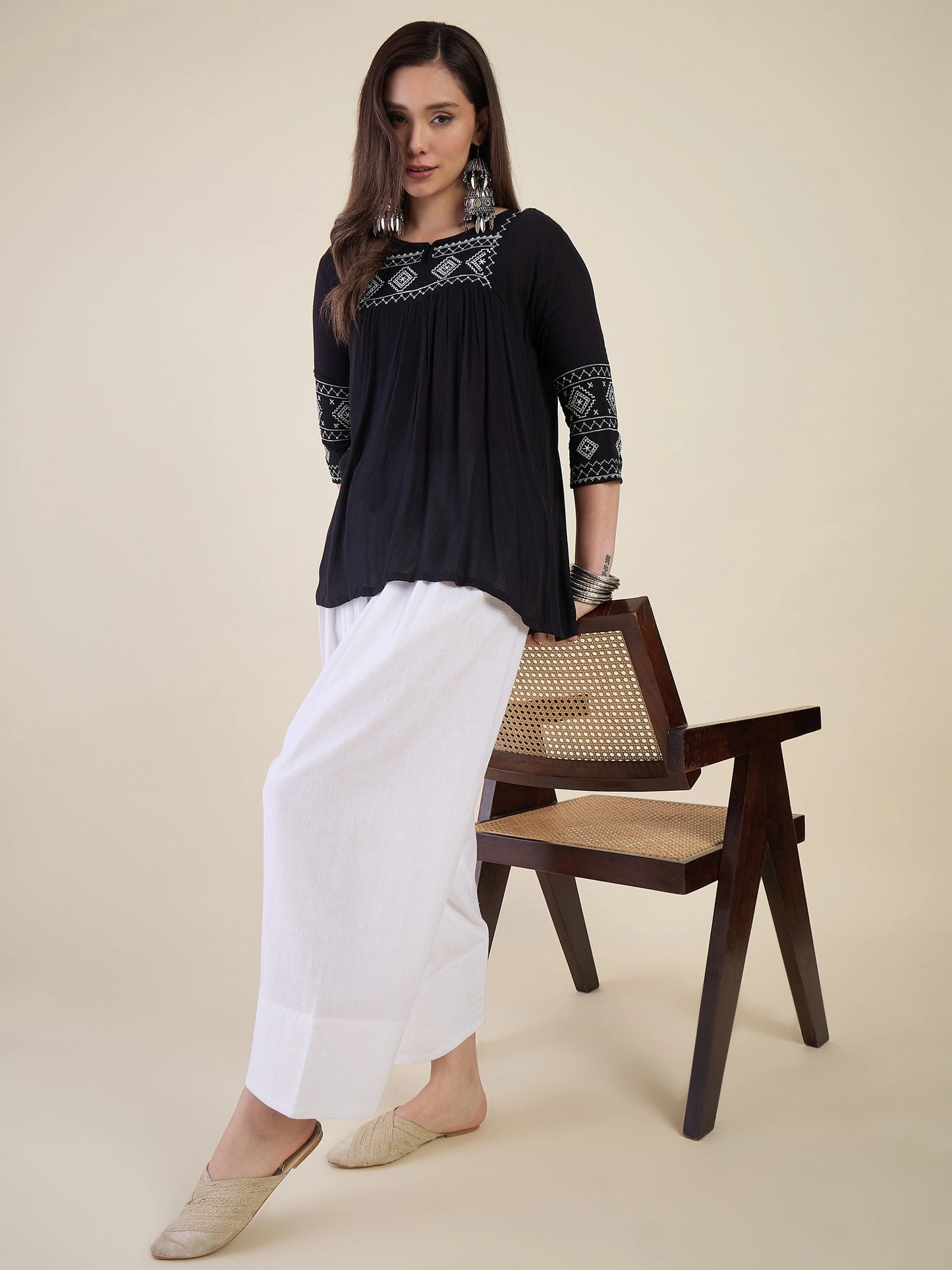 Women White Solid Cotton Farshi Salwar