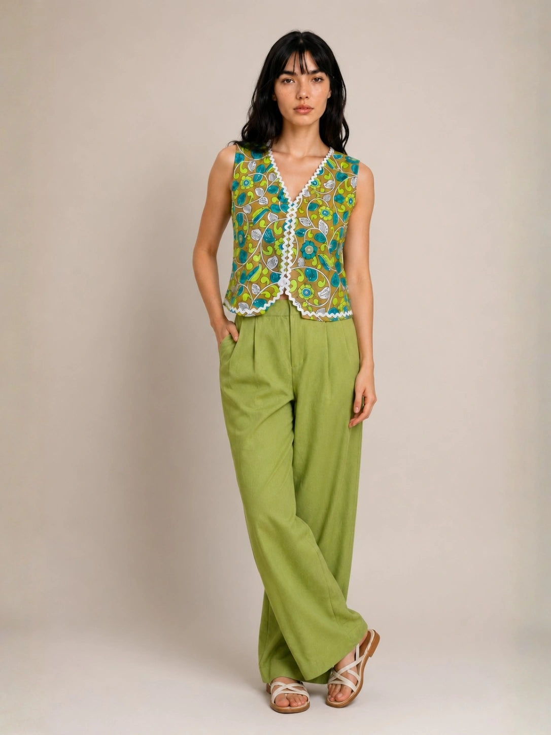 Women's Floral Print Sleeveless V-Neck Waistcoat Top | Buttonless Crop Vest for Women