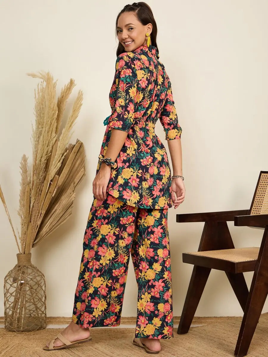 winered-woman-navy-blue-floral-print-contrast-tie-up-detailing