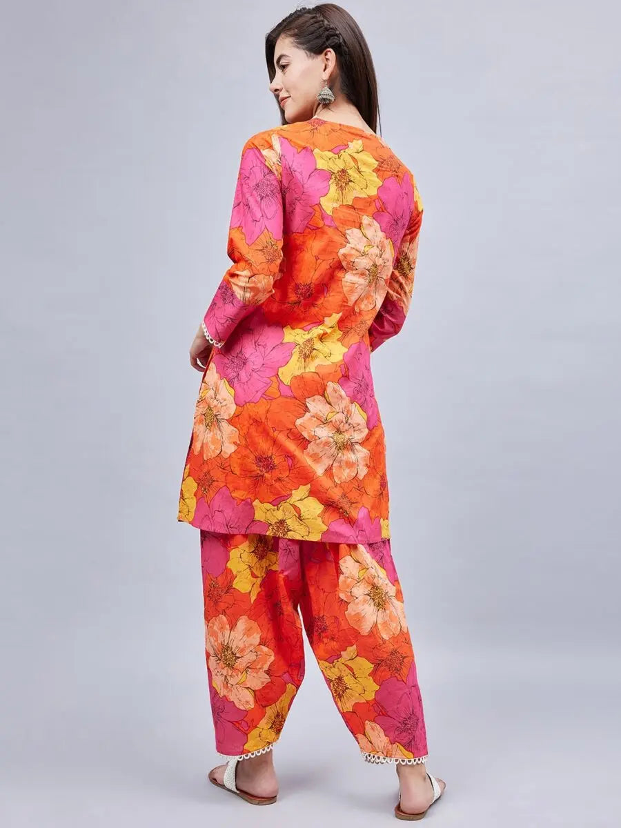 winered-woman-floral-print-v-neck-lace-detailing-co-ord-set