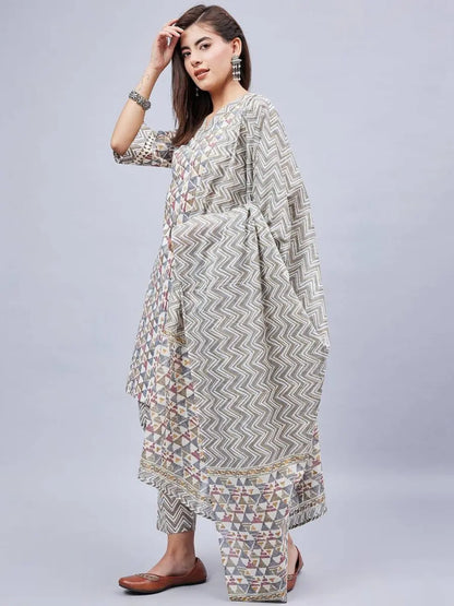 winered-woman-off-white-geometric-print-with-lace-detailed-sleeve-kurta-dupatta-set