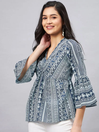 winered-woman-navy-blue-paisley-stripe-v-neck-top