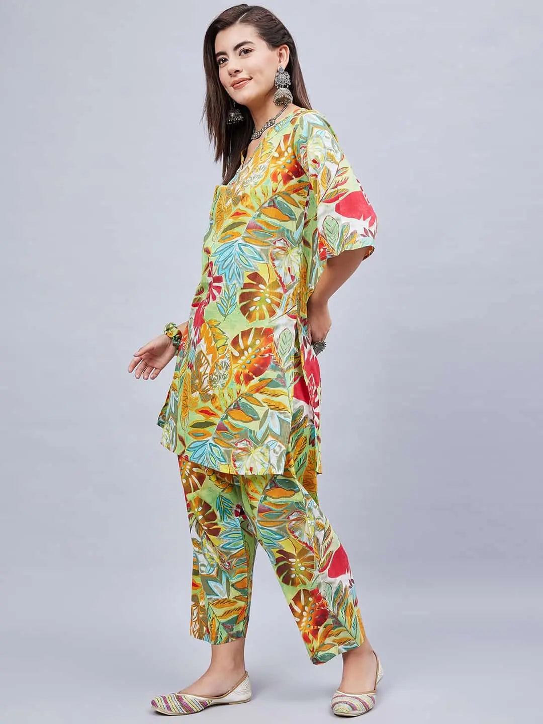 winred-woman-multicolour-printed-v-neck-co-ord-set