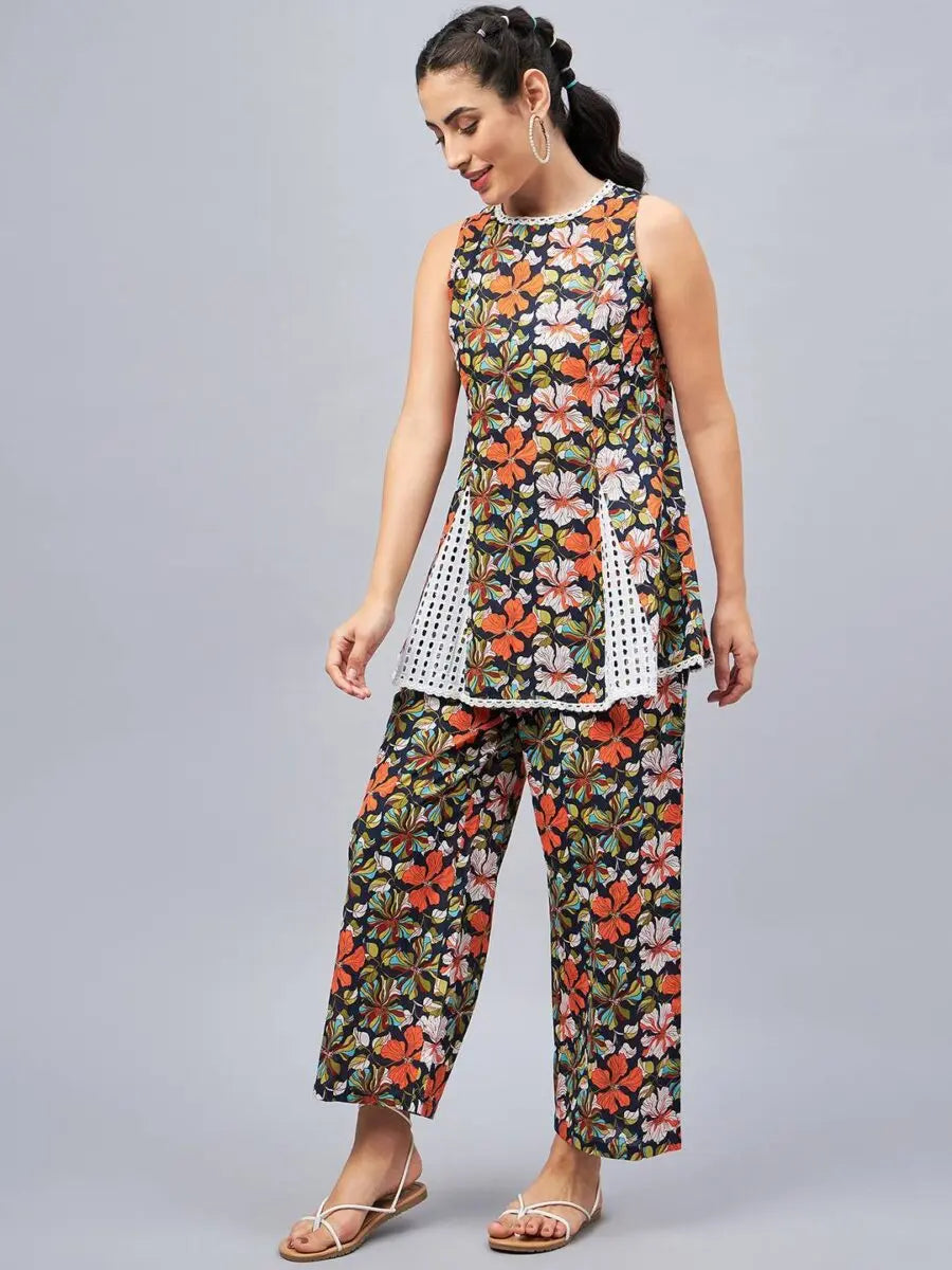 winered-woman-navy-blue-floral-print-schiffli-detailing-co-ord-set
