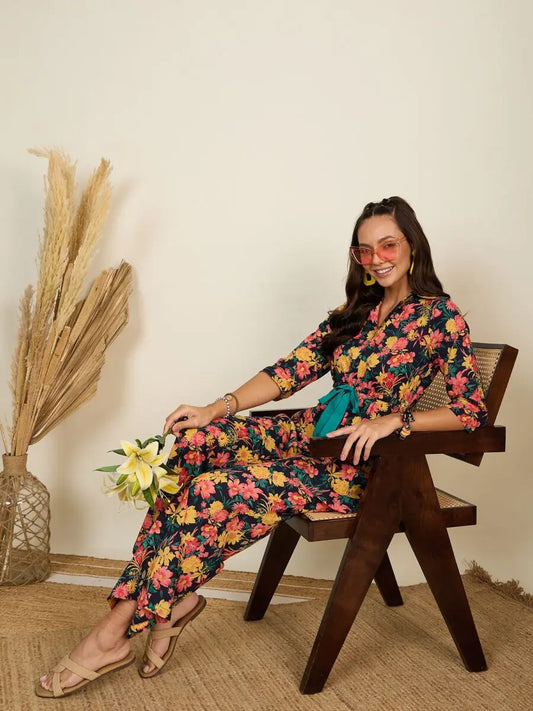 winered-woman-navy-blue-floral-print-contrast-tie-up-detailing