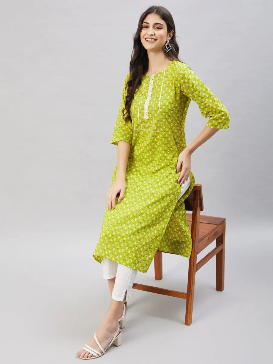 winered-women-green-paisley-print-mirror-embroidery-straight-kurta