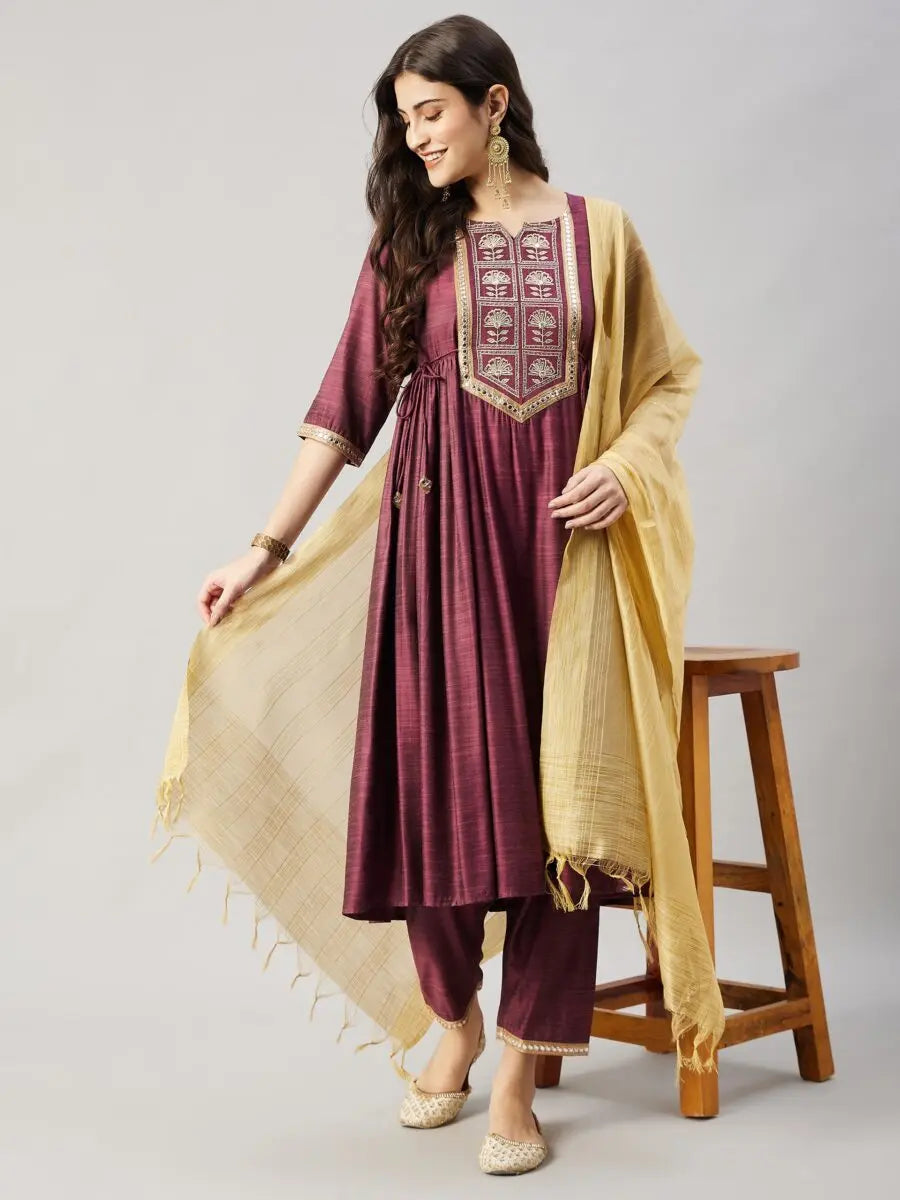 winered-woman-pink-embroidered-kurta-pant-dupatta-set
