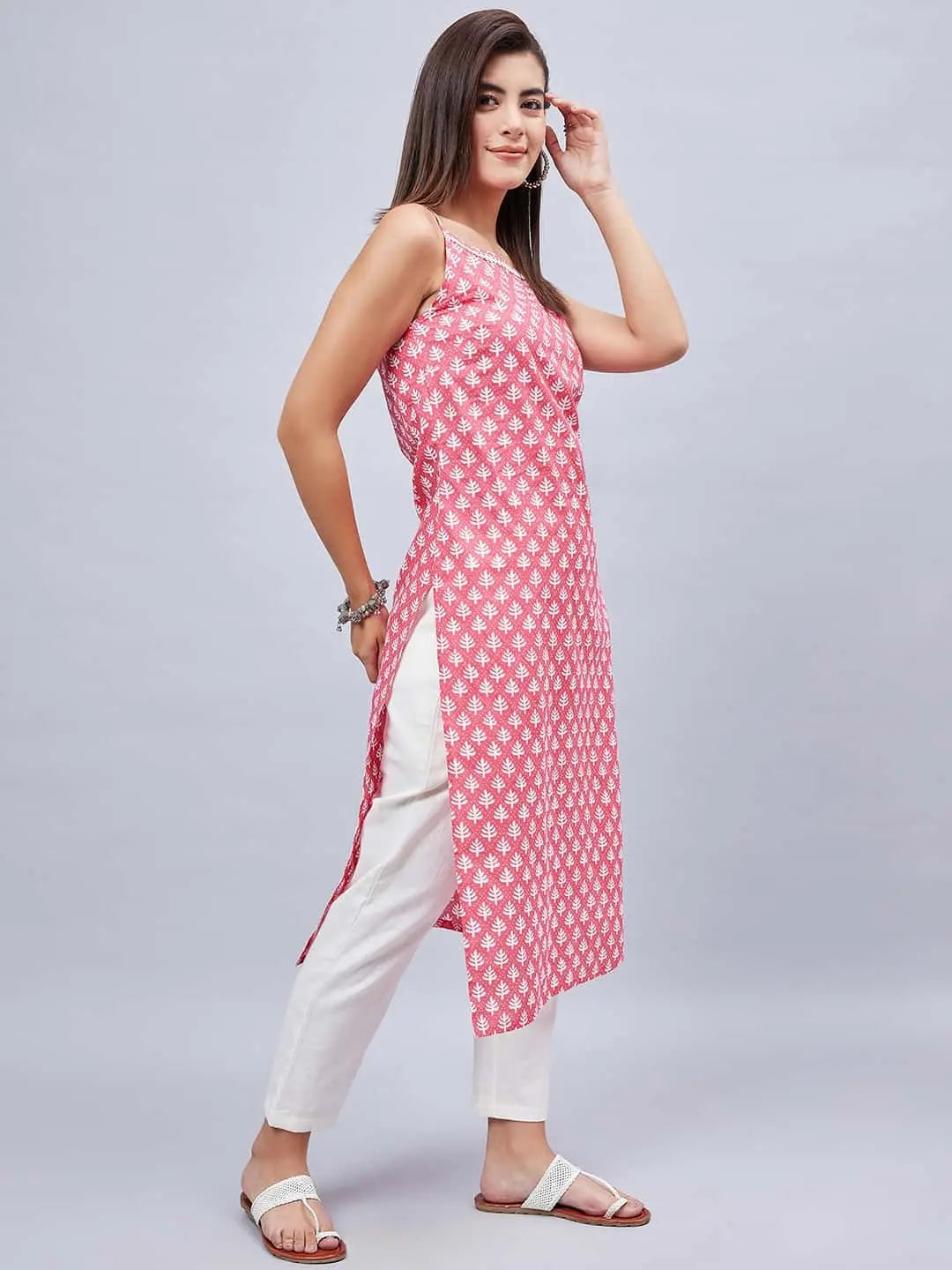winered-women-pink-and-white-geometric-print-strap-kurta