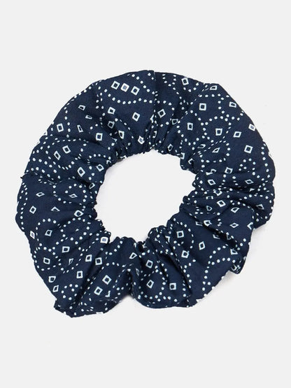 winered-women-lapel-collared-blue-bandhej-print-night-suit