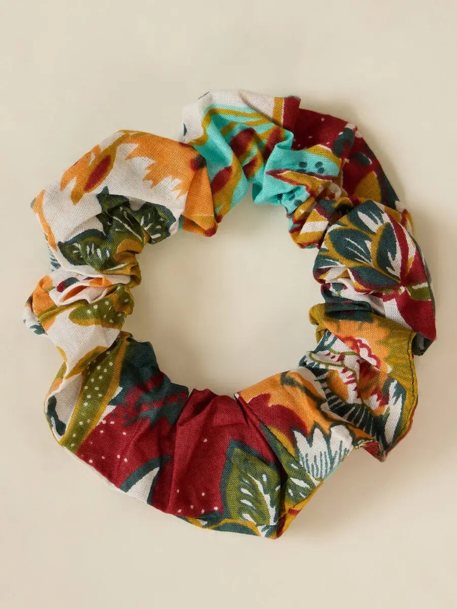 winered-woman-lace-detailing-kaftan-set