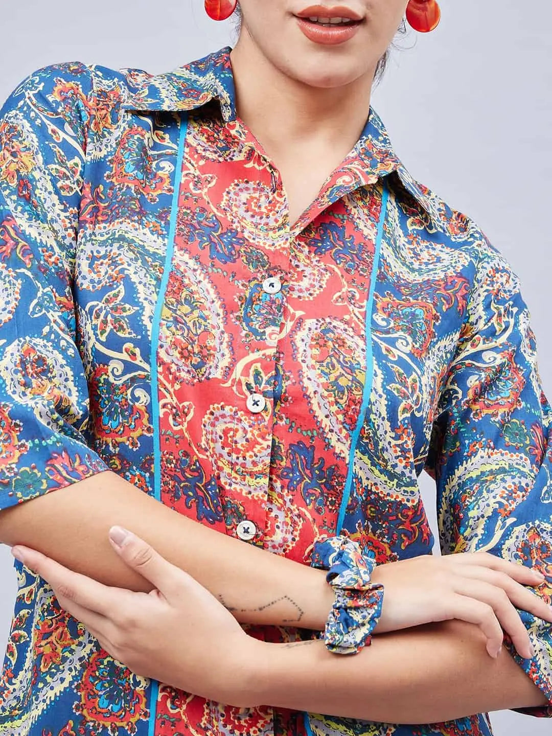 winered-woman-blue-paisley-print-hi-low-coord-set