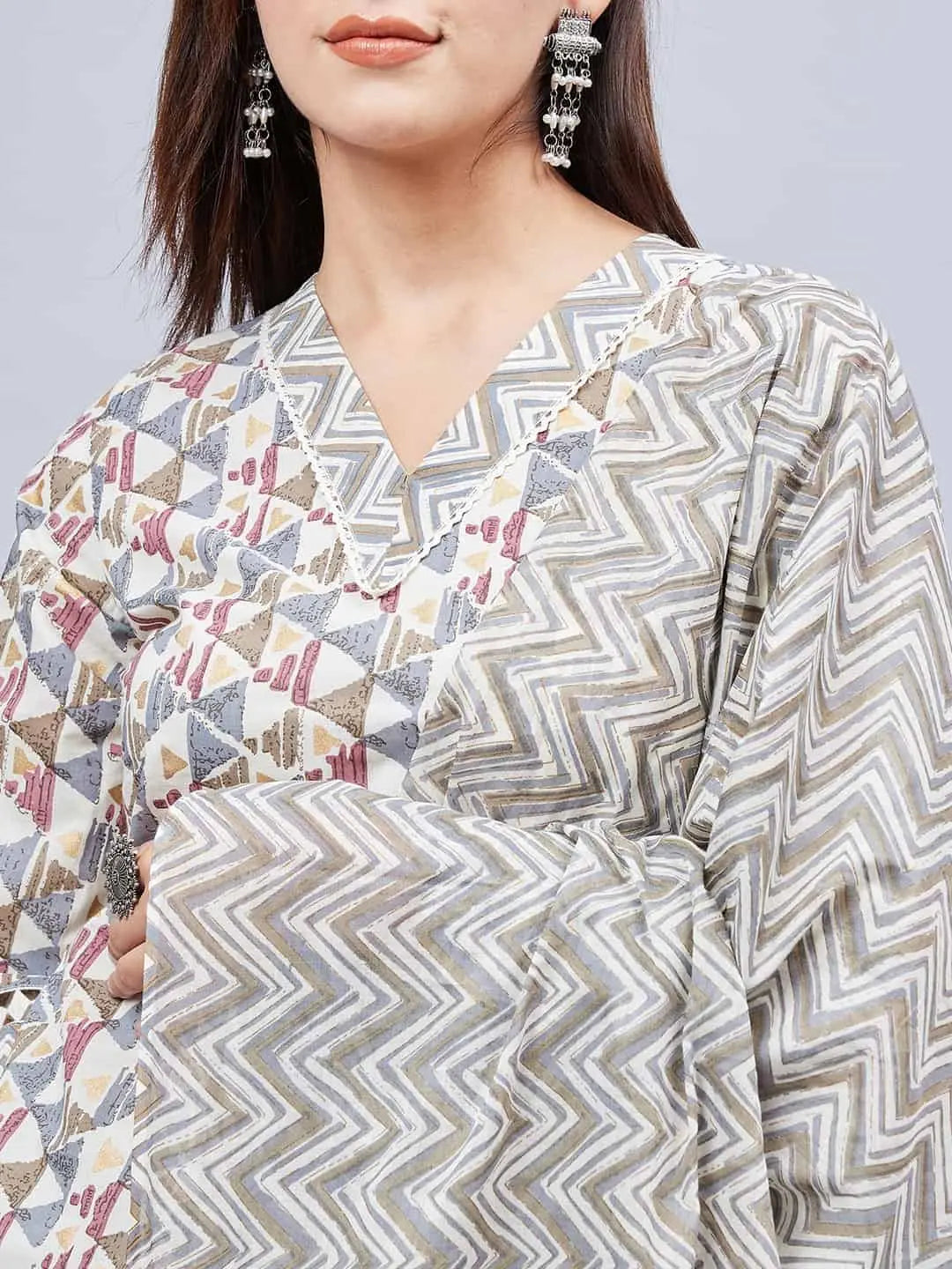 winered-woman-off-white-geometric-print-with-lace-detailed-sleeve-kurta-dupatta-set