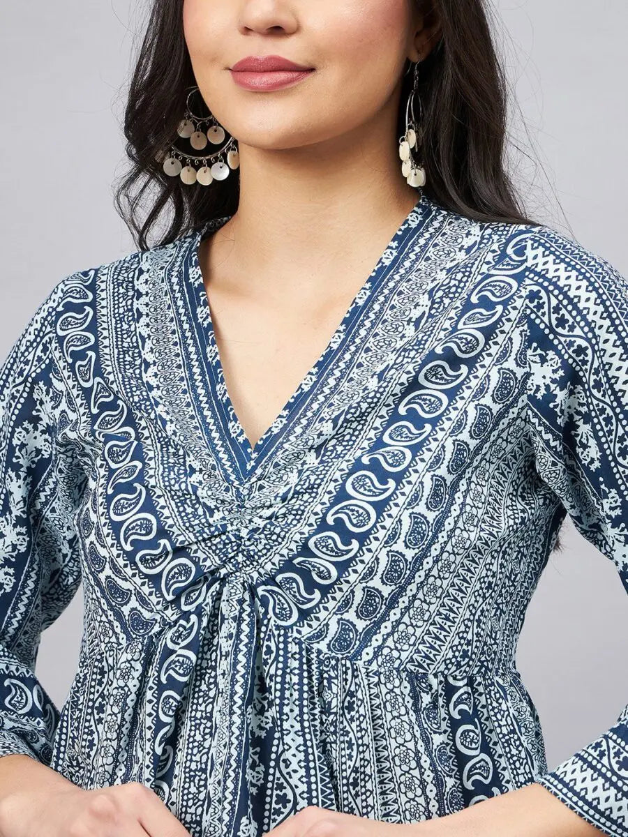 winered-woman-navy-blue-paisley-stripe-v-neck-top