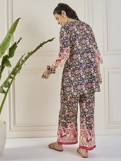 winered-women-navy-blue-printed-border-co-ord-set