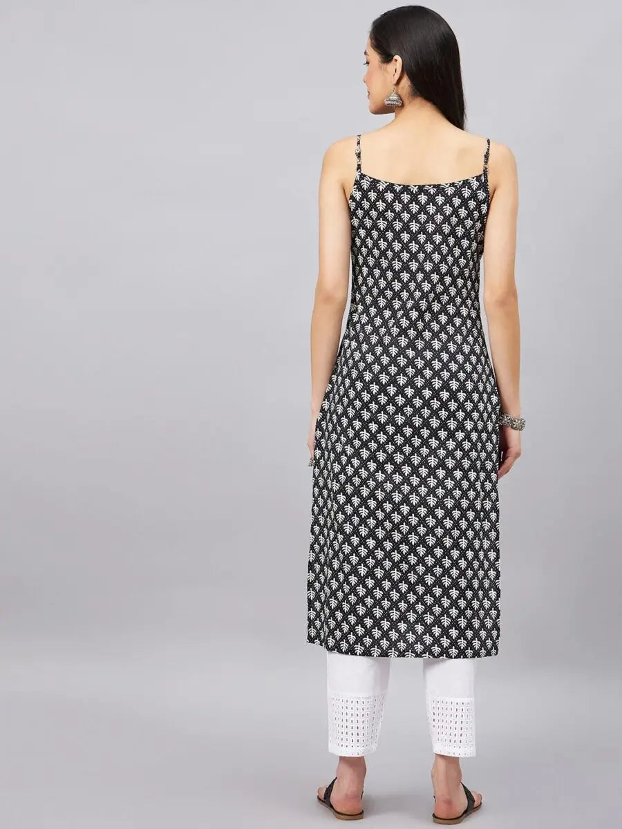 winered-women-black-and-white-geometric-print-strap-kurta