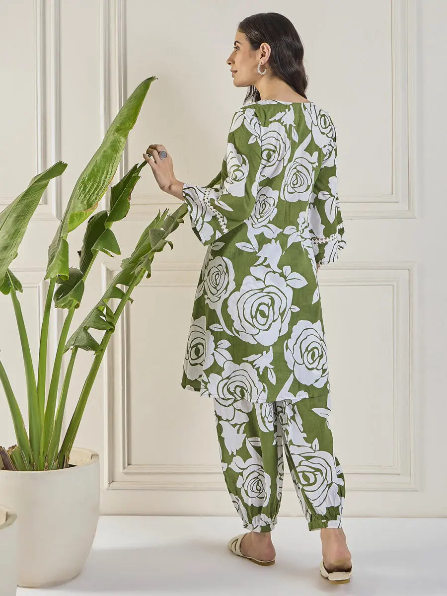 winered-women-green-neck-sleeve-lace-detailing-co-ord-set