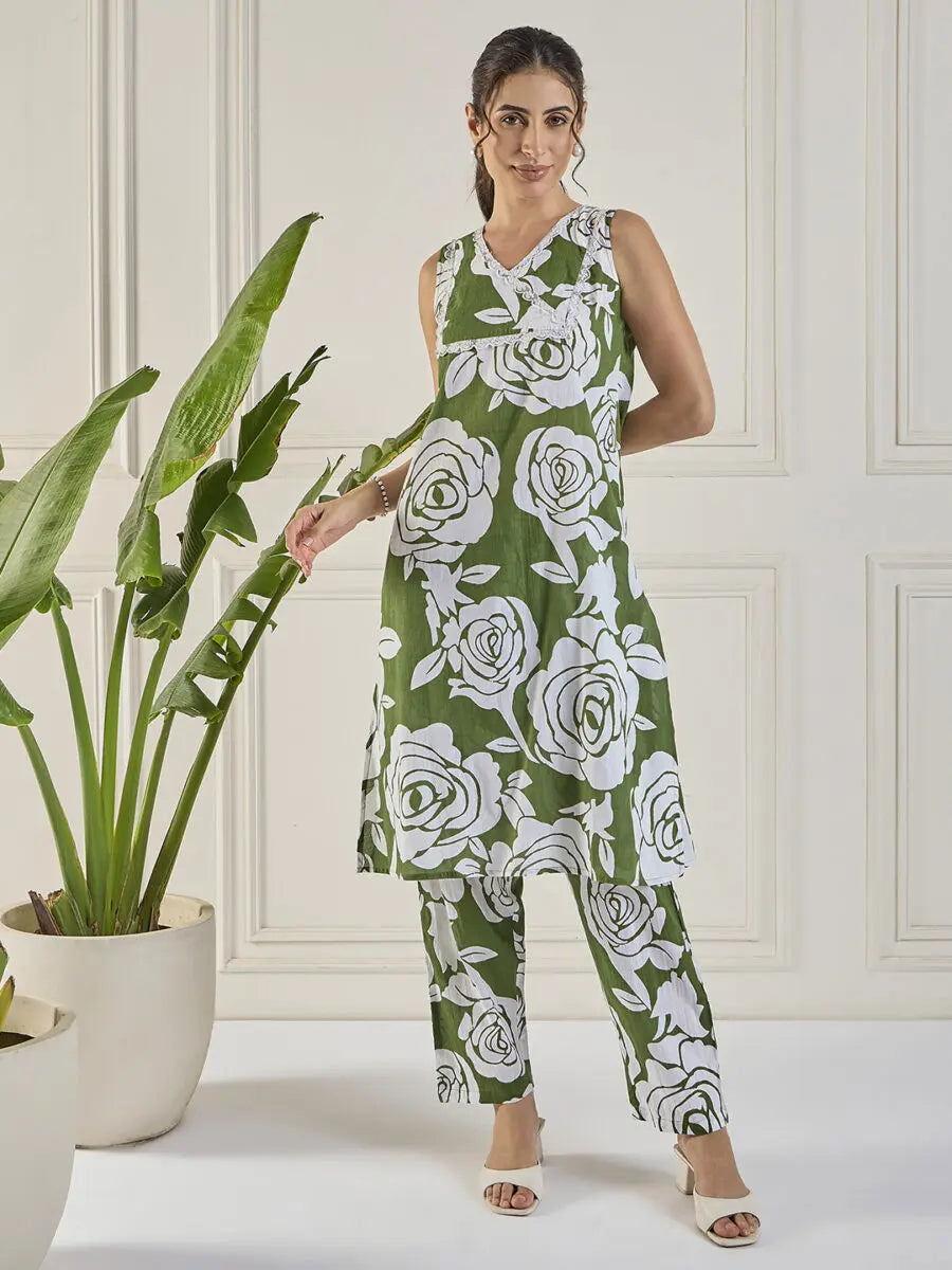 winered-women-green-lace-detailing-yoke-co-ord-set