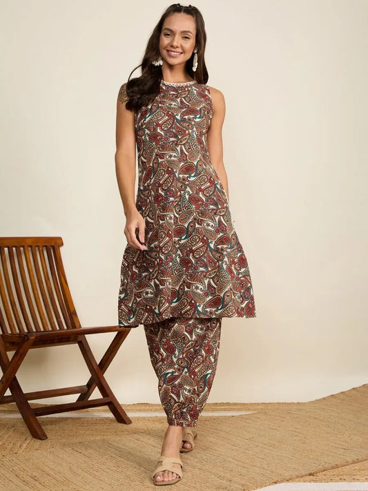 winered-woman-paisley-print-sleeveless-brown-coord-set