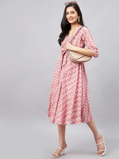 winered-pink-zigzag-print-front-knot-dress