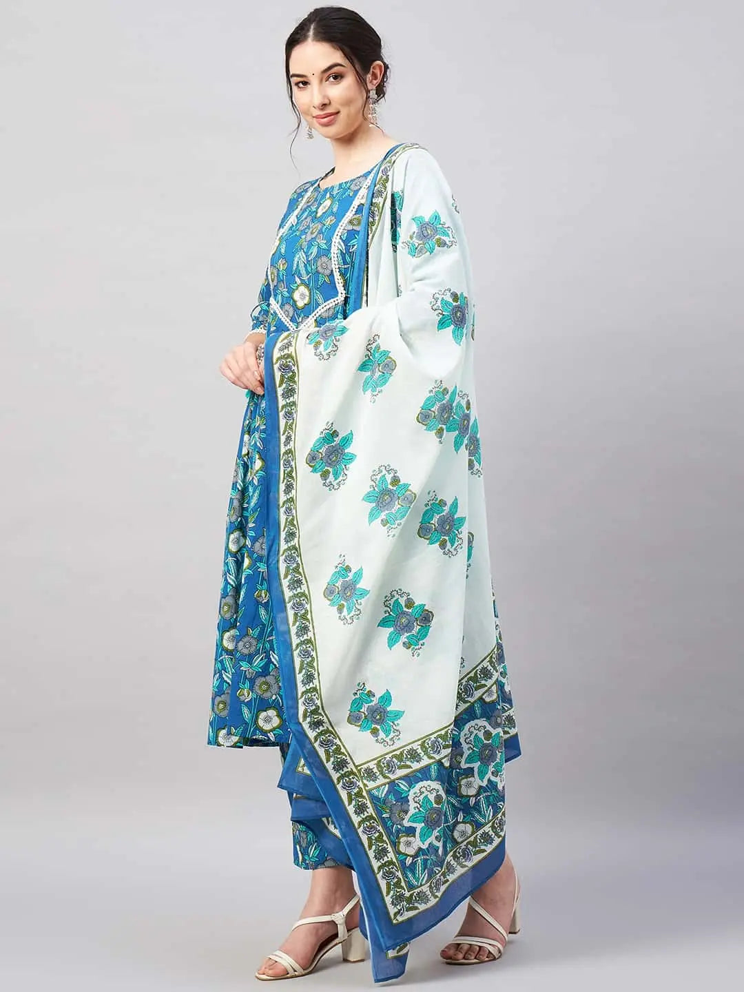 winered-women-blue-floral-print-flared-kurta-dupatta-set