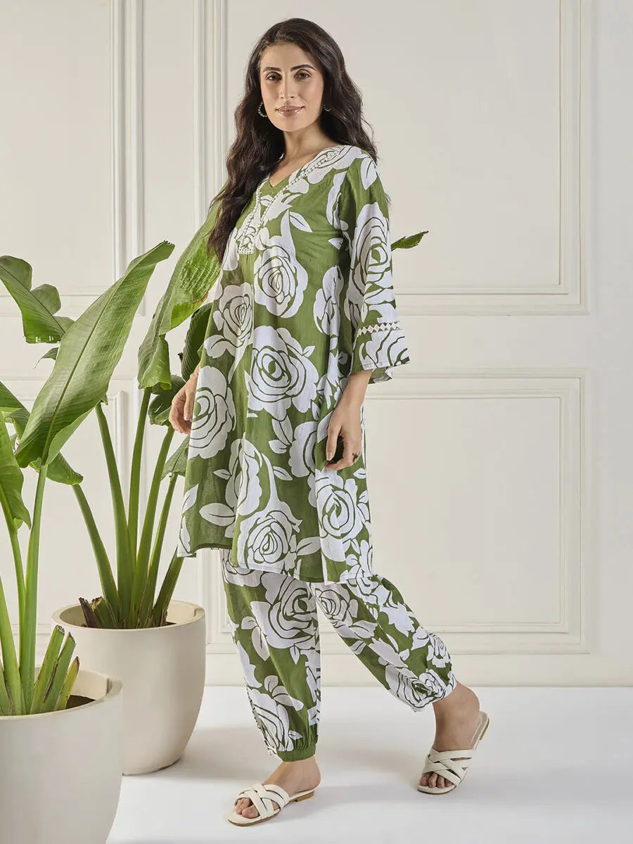 winered-women-green-neck-sleeve-lace-detailing-co-ord-set