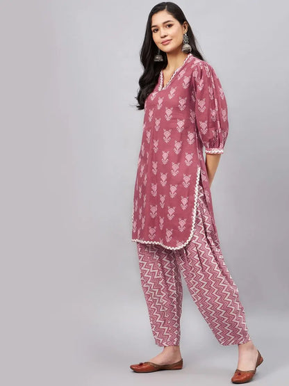 winered-woman-pink-white-zigzag-print-salwar-set