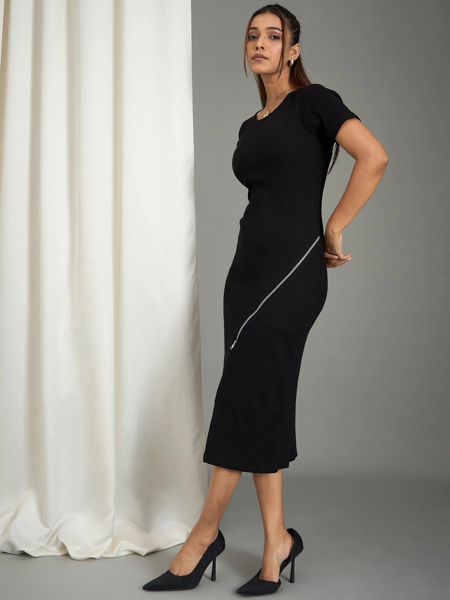 Black Ribbed Zipper Detailed Midi Dress