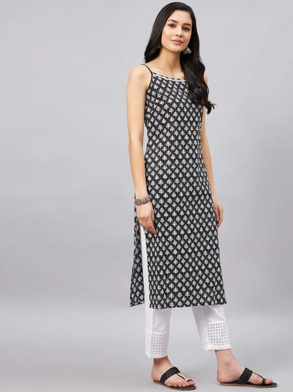winered-women-black-and-white-geometric-print-strap-kurta