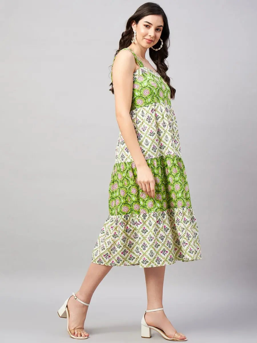 winered-women-green-white-shoulder-strap-panelled-dress