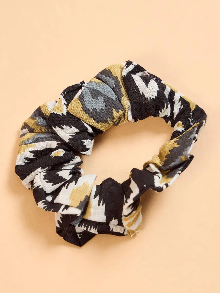 winered-woman-black-geometric-print-front-opening-co-ord-set